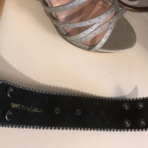 LEATHER CUFF BRACELET WITH HEART RHINESTONE - Picture 3 of 8